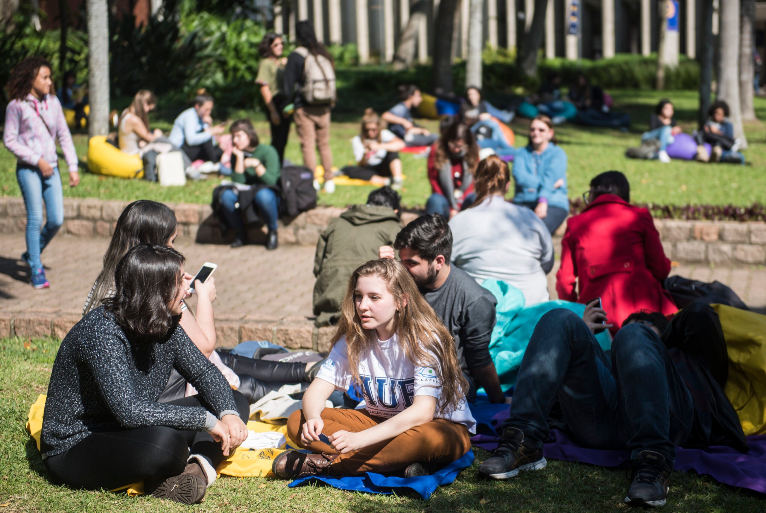 Pesquisa Analisa Crise Econ Mica E Pol Tica Na Vida Dos Jovens Pucrs